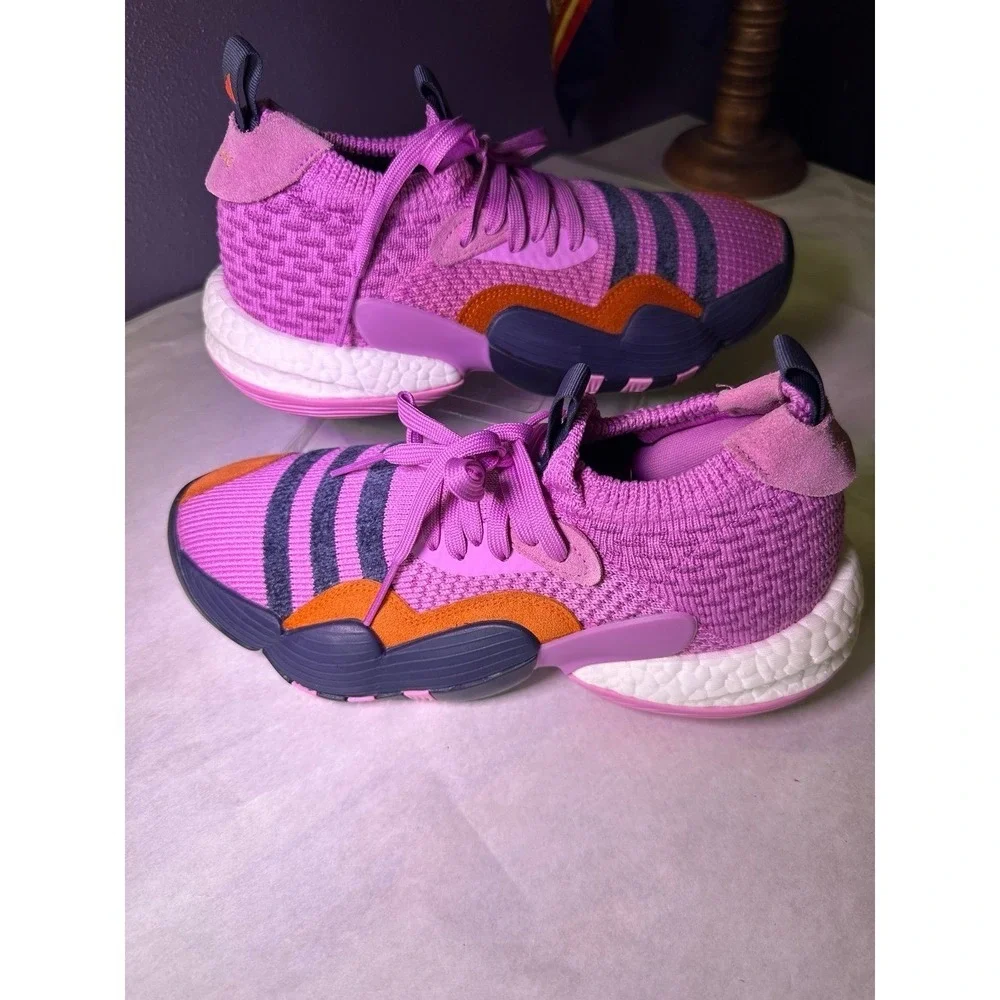 Adidas brand sports sneakers excellent condition purple color with navy blueo